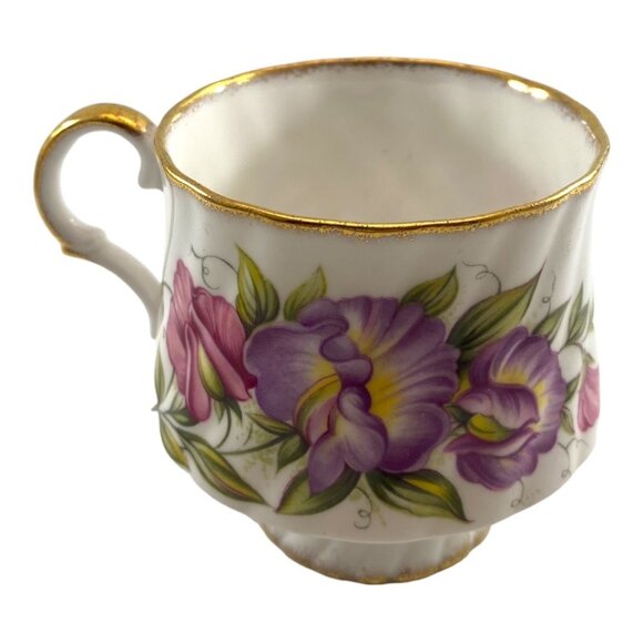 Vintage Staffordshire Fine Bone China 'Sweet Pea' April Flower Tea Cup & Saucer - Picture 3 of 9